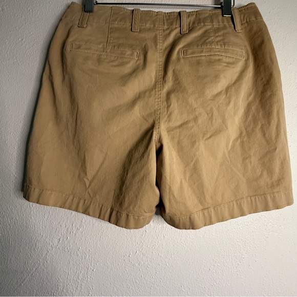 GAP Classic Tan 7” Downtown Khaki Shorts. Sz 10P. - Picture 3 of 7